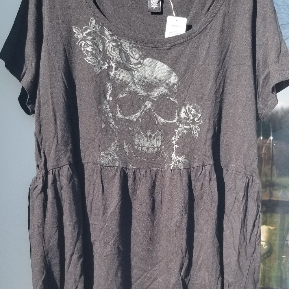Size 2 Torrid Babydoll Skull Tshirt